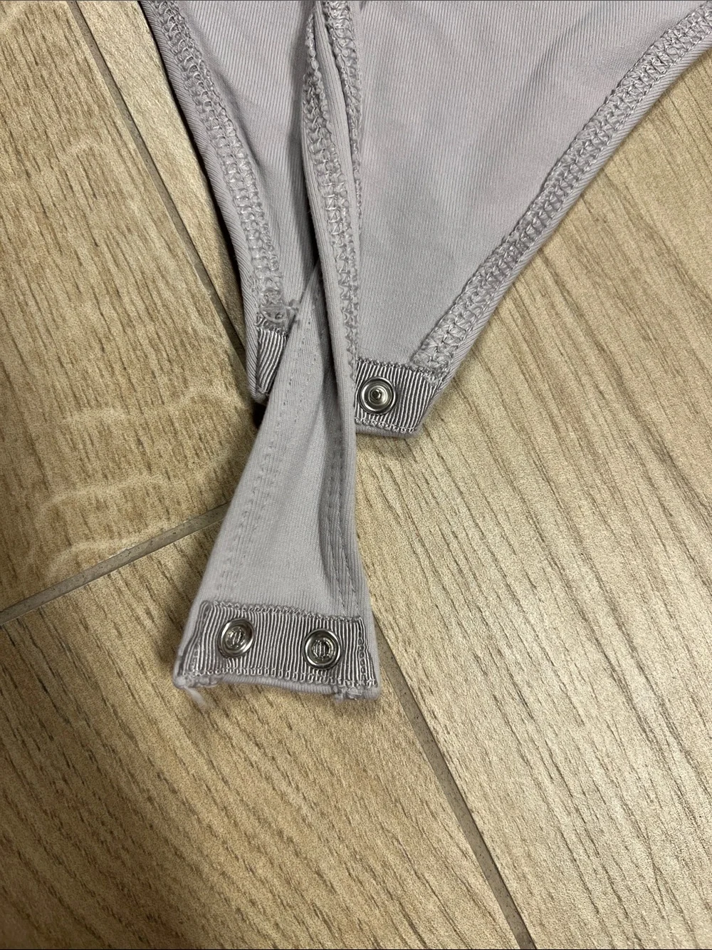 Aritzia soft grey Square Neck Short Sleeve Bodysuit - Picture 4 of 6